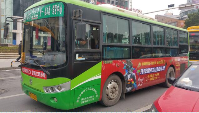 公交車廣告